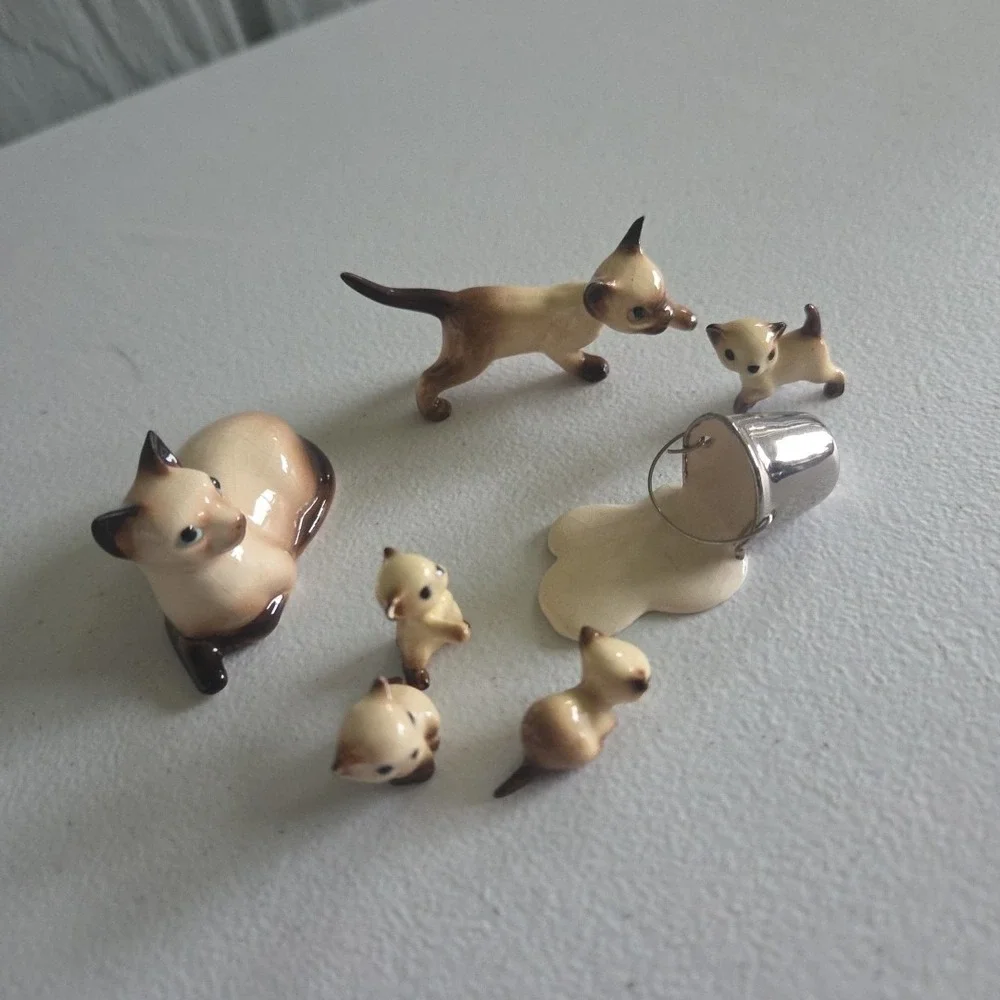 Vintage Hagen Renaker 4 Miniature Siamese Kittens Drinking Milk Mom Dad Family
